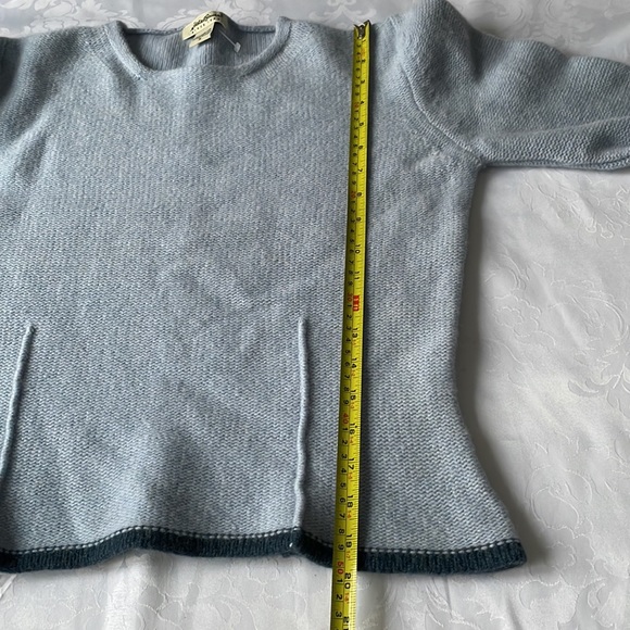 Eddie Bauer 100% lambs wool knit sweater baby blue and darker blue trim Sz M - Picture 6 of 6